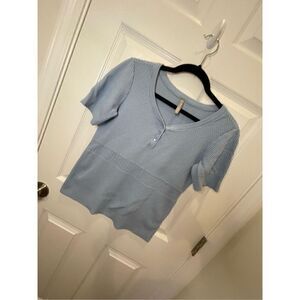 Women’s Hanna Anderson blue shirt sleeve sweater blouse size small